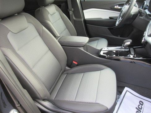 Used 2026 Chevrolet Trax LT w/ Driver Confidence Package FWD image 13
