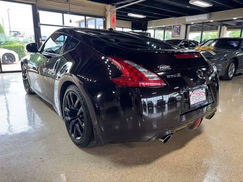 Used 2016 Nissan 370Z Touring RWD image 5