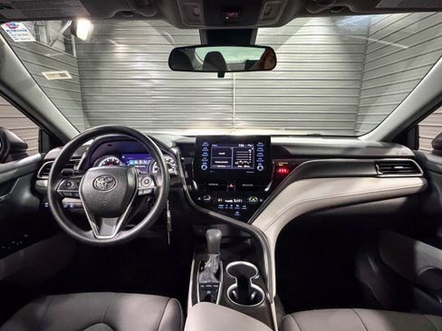 Used 2022 Toyota Camry LE image 11
