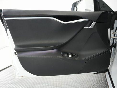 Used 2014 Tesla Model S 60 image 37