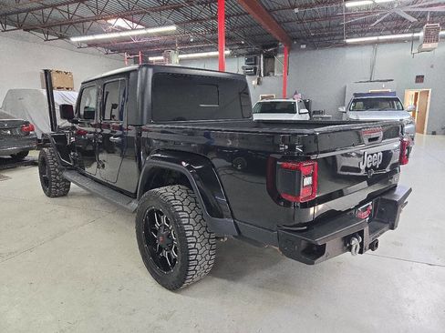 Used 2020 Jeep Gladiator Overland image 3