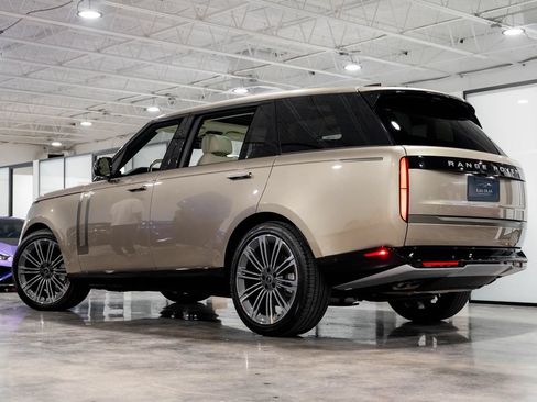 Used 2024 Land Rover Range Rover Long Wheelbase SE AWD/4WD image 5