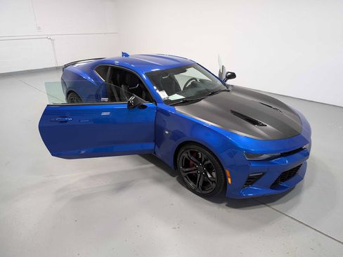 Used 2018 Chevrolet Camaro SS RWD image 15