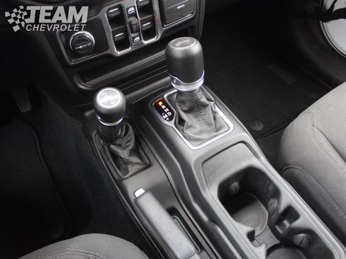 Used 2023 Jeep Wrangler Unlimited Sport AWD/4WD image 17