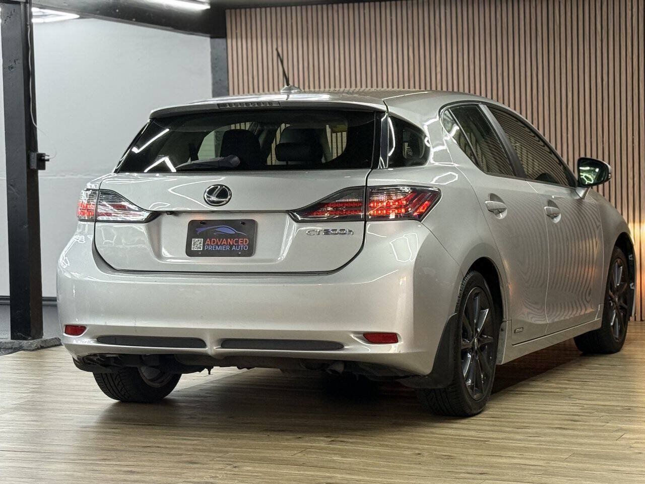 Used 2012 Lexus CT 200h Premium w/ Leather Pkg FWD image 11