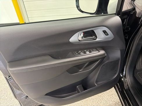 New 2026 Chrysler Pacifica Limited w/ S Appearance Package image 5