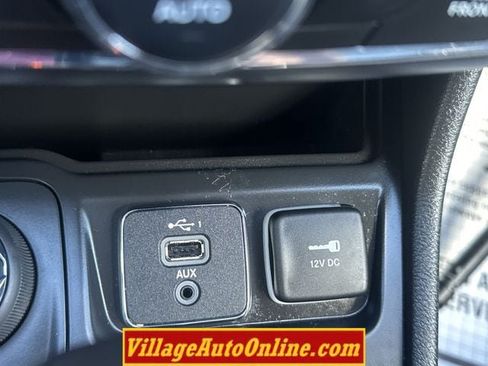 Used 2019 Jeep Cherokee Latitude Plus AWD/4WD image 25