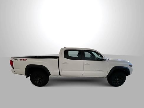 Certified 2019 Toyota Tacoma TRD Off-Road w/ Technology Package AWD/4WD image 9