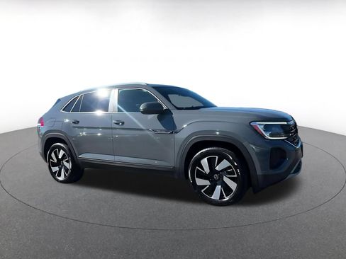 Used 2026 Volkswagen Atlas Cross Sport SE FWD image 2