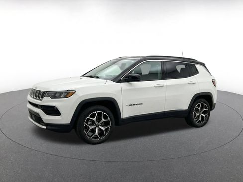 Used 2025 Jeep Compass Limited AWD/4WD image 3