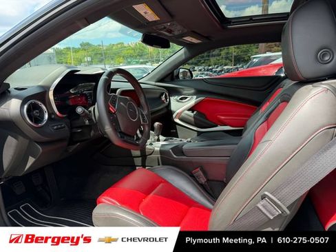 Used 2017 Chevrolet Camaro SS RWD image 9