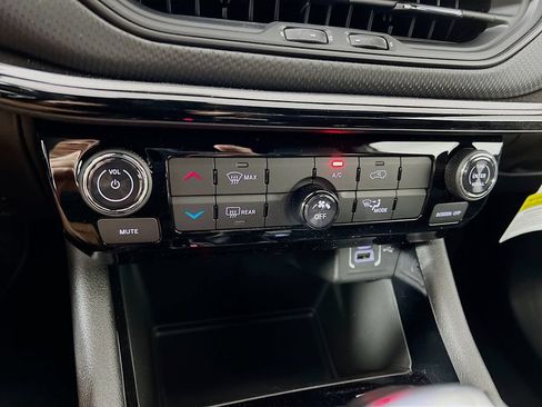 New 2026 Jeep Compass Latitude AWD/4WD image 15