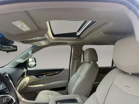 Used 2019 Cadillac Escalade ESV Luxury AWD/4WD image 17