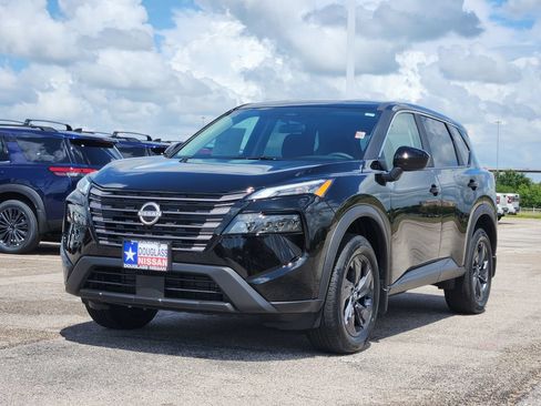 New 2026 Nissan Rogue SV FWD image 2