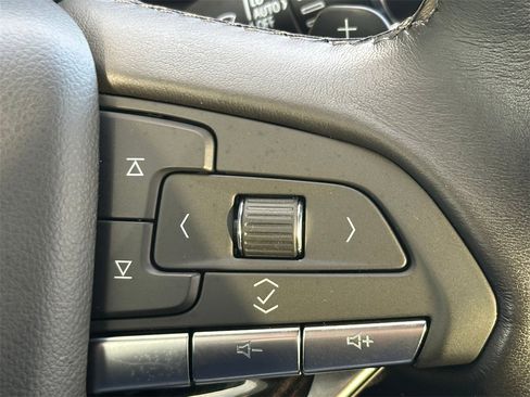 Used 2022 Cadillac XT6 Premium Luxury w/ LPO, Radiant Package image 32