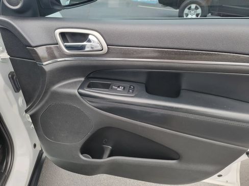 Used 2018 Jeep Grand Cherokee Limited AWD/4WD image 28