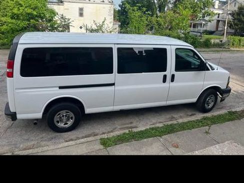 Used 2020 Chevrolet Express 3500 LT w/ LT Preferred Equipment Group RWD image 3