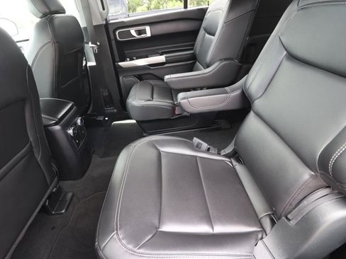 Certified 2022 Ford Explorer XLT w/ Equipment Group 202A RWD image 12