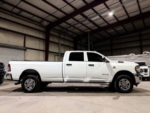 Used 2022 RAM 2500 Tradesman w/ Chrome Appearance Group AWD/4WD image 4