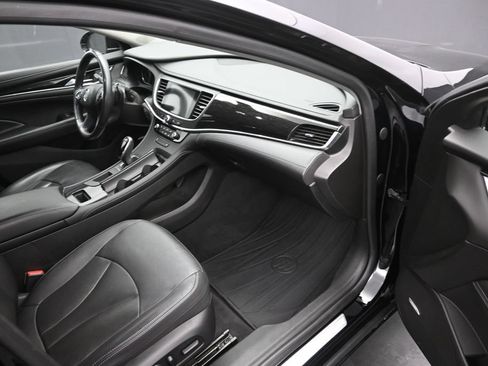 Used 2018 Buick LaCrosse Essence w/ Sun and Shade Package FWD image 10