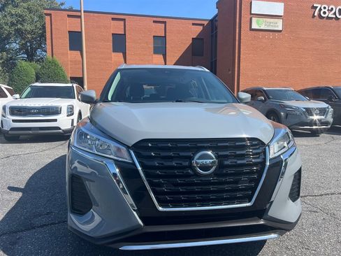 Used 2021 Nissan Kicks SV FWD image 16