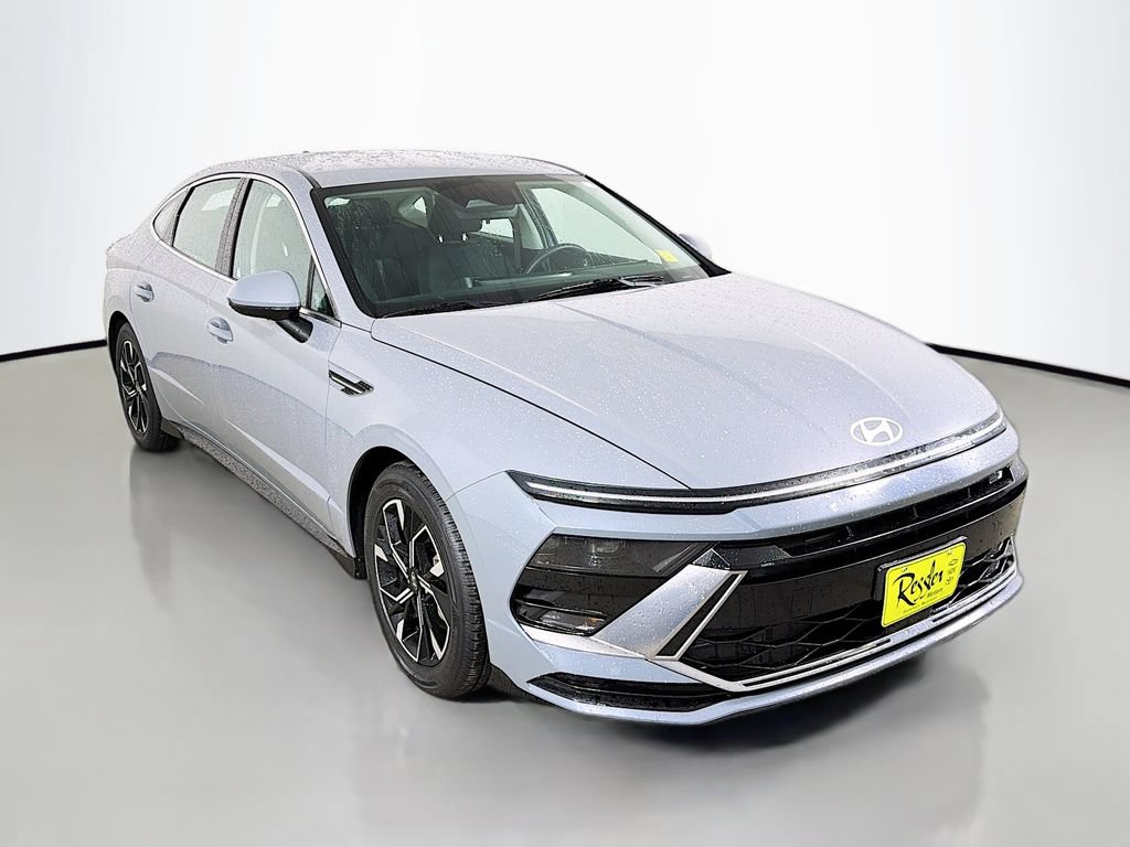Used 2025 Hyundai Sonata SEL FWD image 4