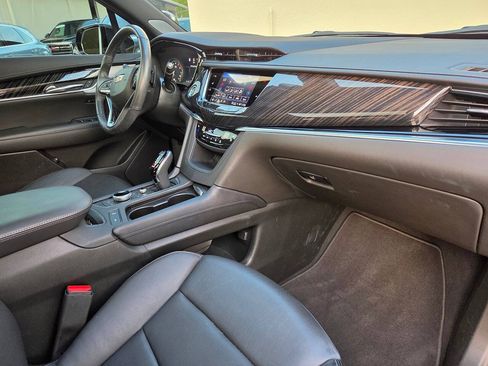 Used 2024 Cadillac XT6 Premium Luxury w/ Technology Package FWD image 9