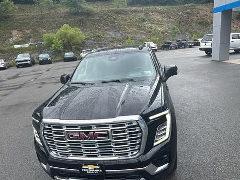 Used 2025 GMC Yukon XL Denali AWD/4WD image 10