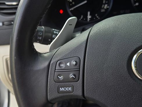 Used 2010 Lexus IS 250C RWD image 23