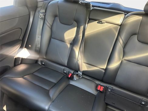 Used 2024 Volvo XC60 B5 Core image 9