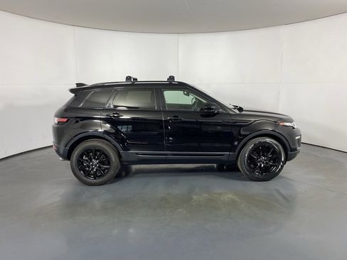 Used 2019 Land Rover Range Rover Evoque SE Premium image 4