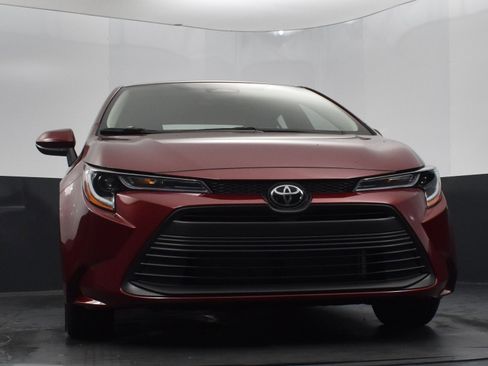 Used 2025 Toyota Corolla LE image 42