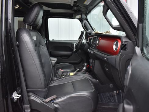Used 2019 Jeep Wrangler Unlimited Rubicon w/ Cold Weather Group AWD/4WD image 25