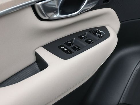 New 2026 Volvo XC90 B6 Plus w/ Protection Package Premier image 11