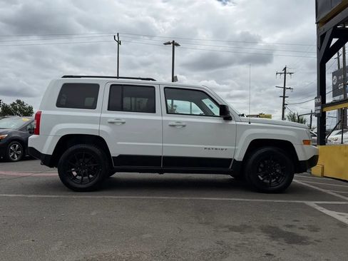 Used 2017 Jeep Patriot Sport w/ Power Value Group FWD image 4