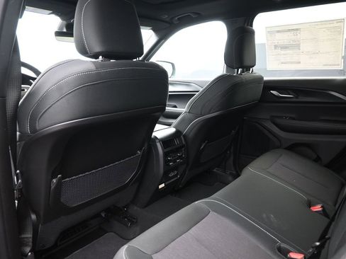 New 2025 Jeep Grand Cherokee Laredo X image 14