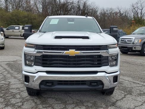 Used 2024 Chevrolet Silverado 2500 LT image 2