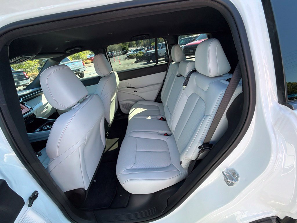 Used 2026 Jeep Cherokee Limited AWD/4WD image 17