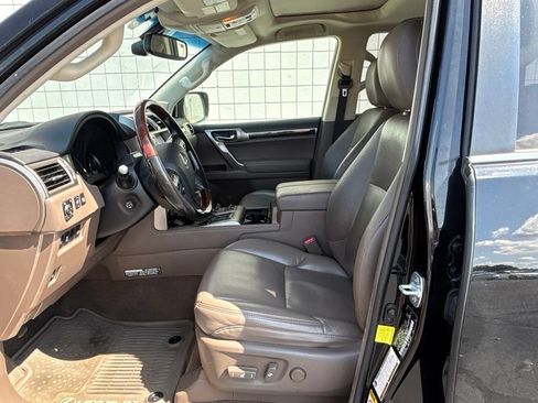 Used 2017 Lexus GX 460 Luxury AWD/4WD image 3