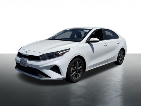 Used 2023 Kia Forte LXS FWD image 4