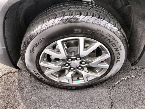 Used 2023 GMC Acadia SLE w/ Driver Convenience Package FWD image 10