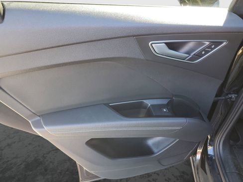 Used 2025 Audi Q4 e-tron Premium image 15