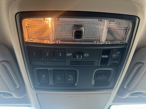 Used 2022 Toyota 4Runner Limited AWD/4WD image 14