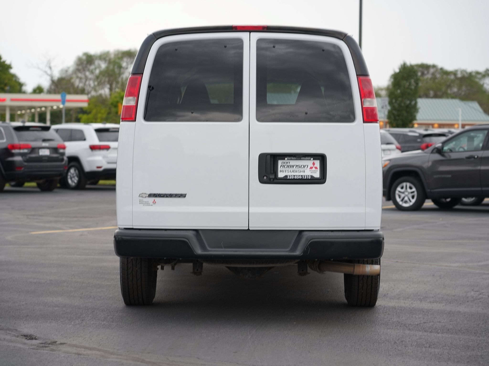 Used 2017 Chevrolet Express 2500 LS RWD image 4