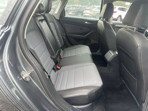 Used 2025 Volkswagen Jetta SE FWD image 9