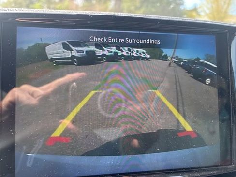 Used 2023 Chrysler Pacifica Touring-L FWD image 13