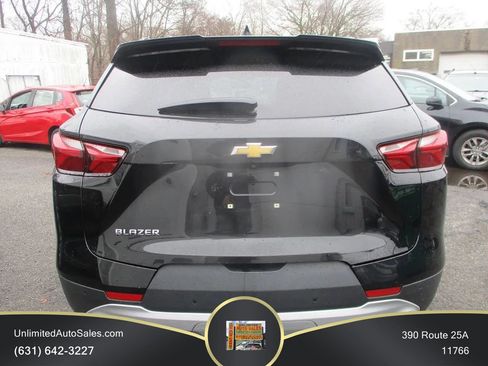 Used 2020 Chevrolet Blazer LT FWD image 2