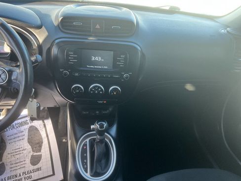 Used 2018 Kia Soul Base 4dr Crossover 6A image 9
