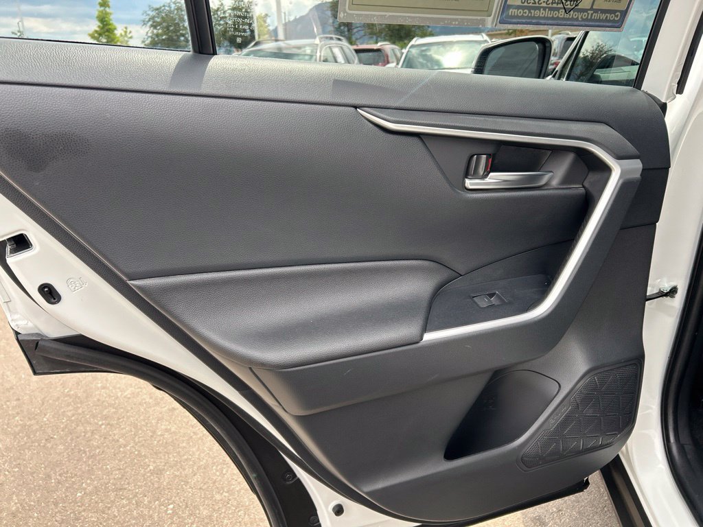 Used 2025 Toyota RAV4 SE AWD/4WD image 19