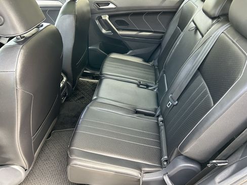 Used 2024 Volkswagen Tiguan SE w/ Panoramic Sunroof Package FWD image 15